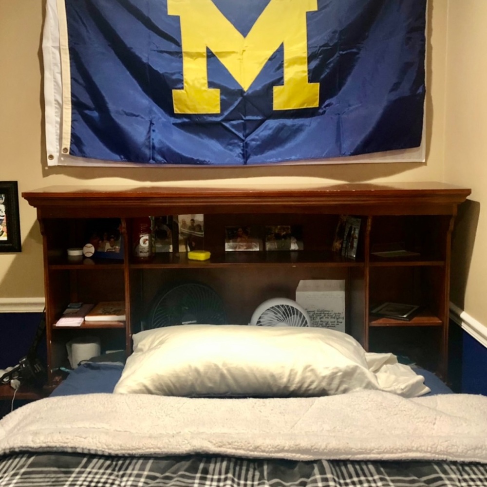 Large University of Michigan flag wall decor, spirited blanket and nwt t-shirt.